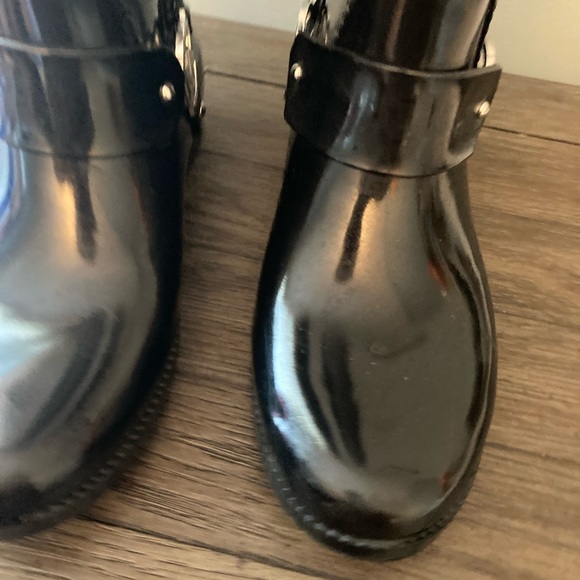 Michael Kors Wellington tall boots . Black and brown . Size 8. Minimal wear . - Picture 7 of 7